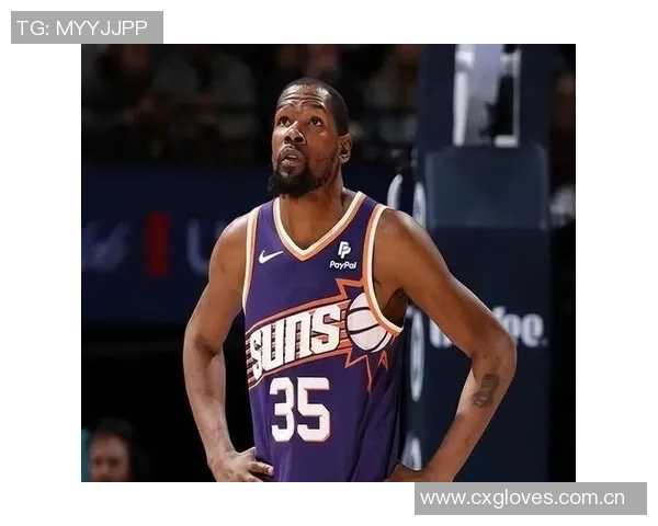 杜兰特赞替补席球员表现关键时刻助力球队逆转胜利 杜兰特赞替补席球员表现关键时刻助力球队逆转胜利