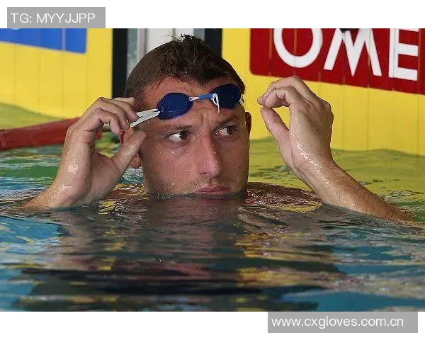 莱昂纳德首次为FLAUNT杂志拍摄写真展现无表情下的健硕身材魅力 莱昂纳德首次为FLAUNT杂志拍摄写真展现无表情下的健硕身材魅力