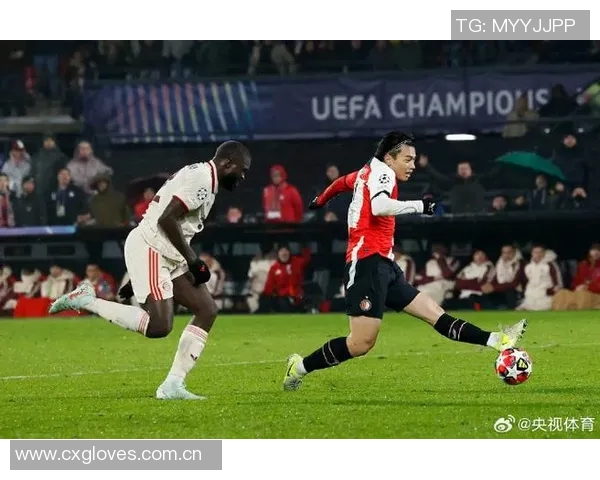 费耶诺德年轻后卫雷德回应拜仁传闻队友开始用德语交流