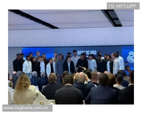 姆巴佩将于周五在伯纳乌包厢领取上赛季欧洲金靴奖盛典即将举行 姆巴佩将于周五在伯纳乌包厢领取上赛季欧洲金靴奖盛典即将举行