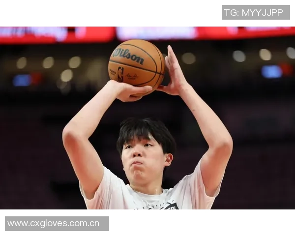 队记：斯普利特与里斯的讨论引发杨瀚森的意外提问时机引人关注