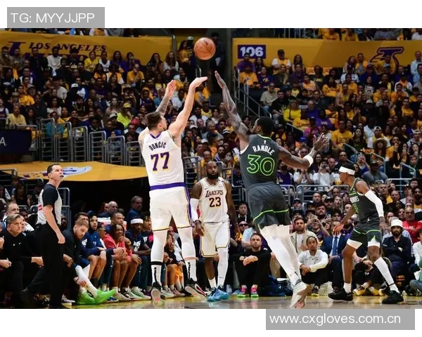 詹姆斯缺席赛季初湖人前五场对决勇士与狼队挑战艰巨