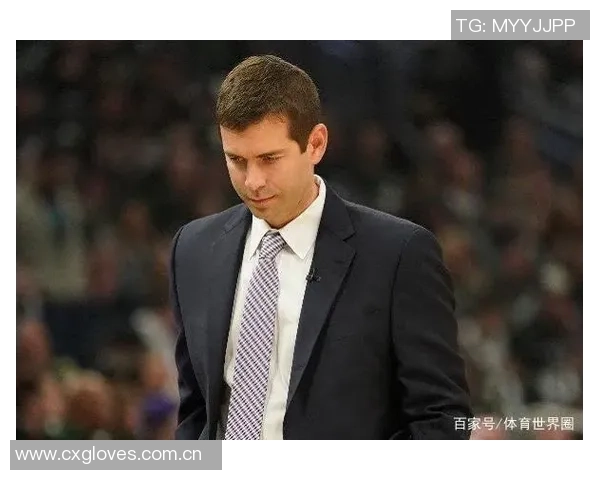 琼斯盛赞卢克肖表现自信从容攻防两端游刃有余状态回暖