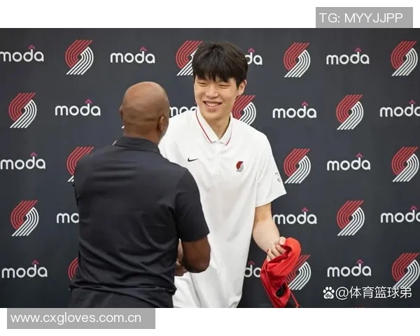 杨瀚森上半场未获出场机会罗威短暂登场仅10分钟表现如何